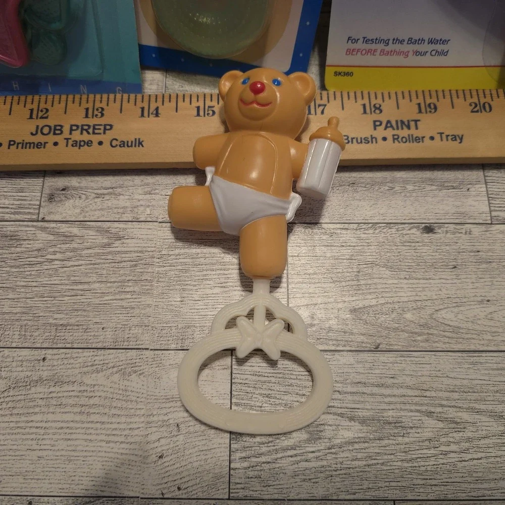 Lot of 4 Vintage Baby Items Rattle Bath Thermometer Bear‎ Play - Picture 5 of 13